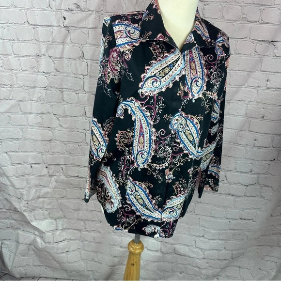 Chico's no-iron paisley button front top size 1 (medium 8( - Picture 1 of 8